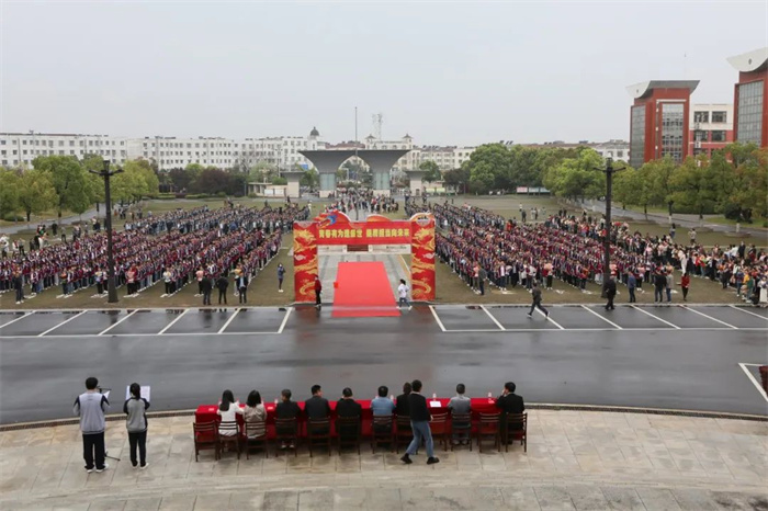 怀宁中学举行2024届高三学生成人礼仪式1.jpg