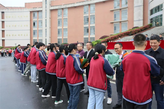 怀宁中学举行2024届高三学生成人礼仪式8.jpg